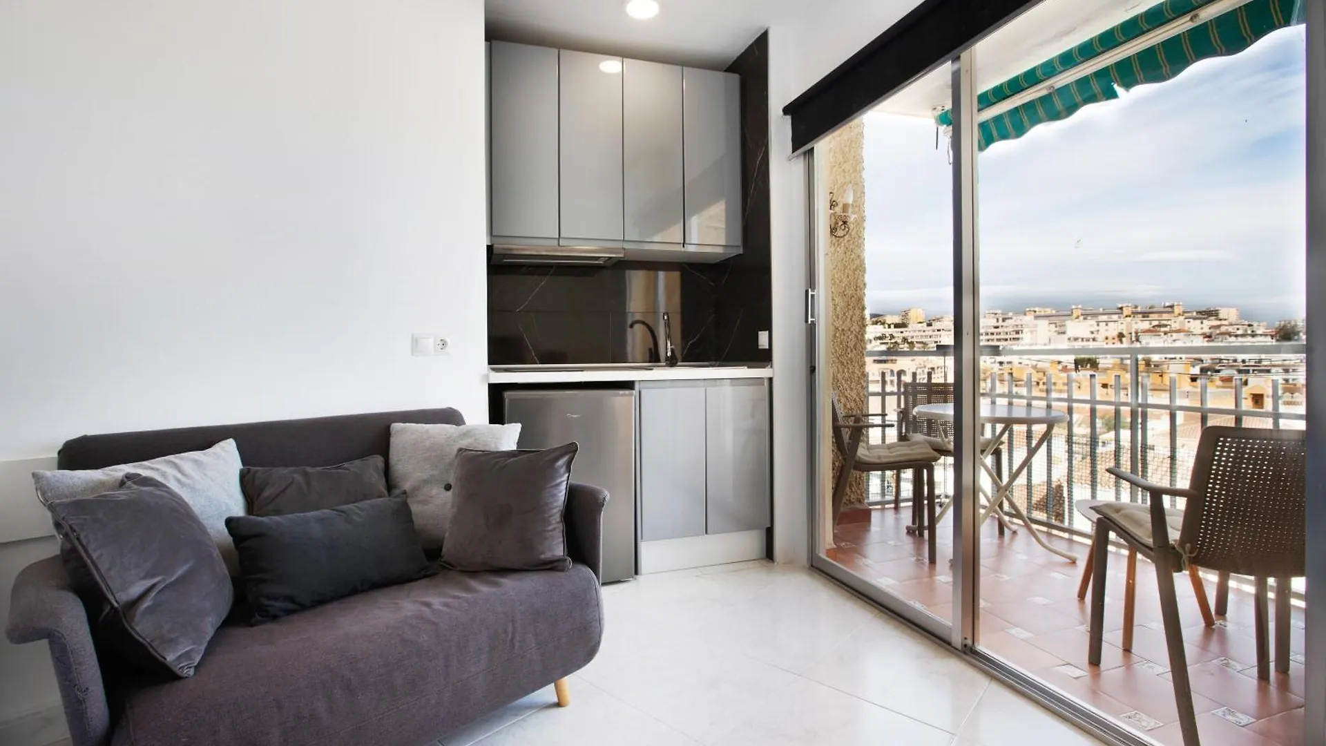 Calle Manuel Mena 4 Benalmadena Apartment